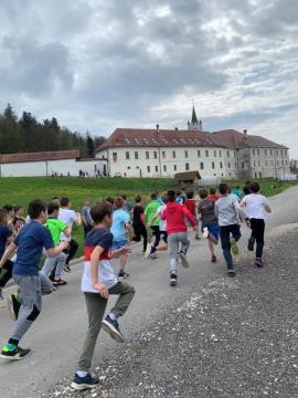 370 učenk in učencev na krosu kamniških osnovnih šol (21)